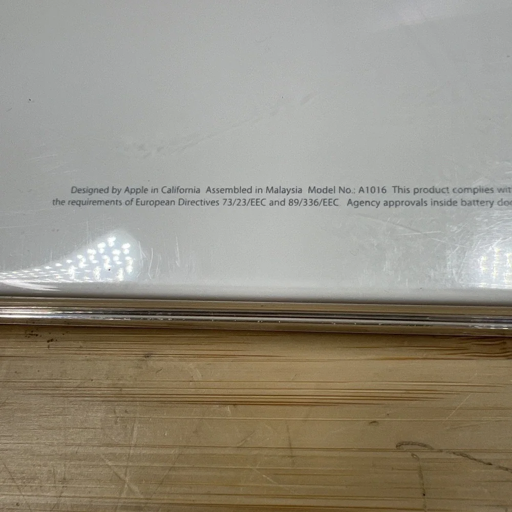 Apple A1016 Wireless Bluetooth Keyboard White w/ Original Box Manual EMC 1937
